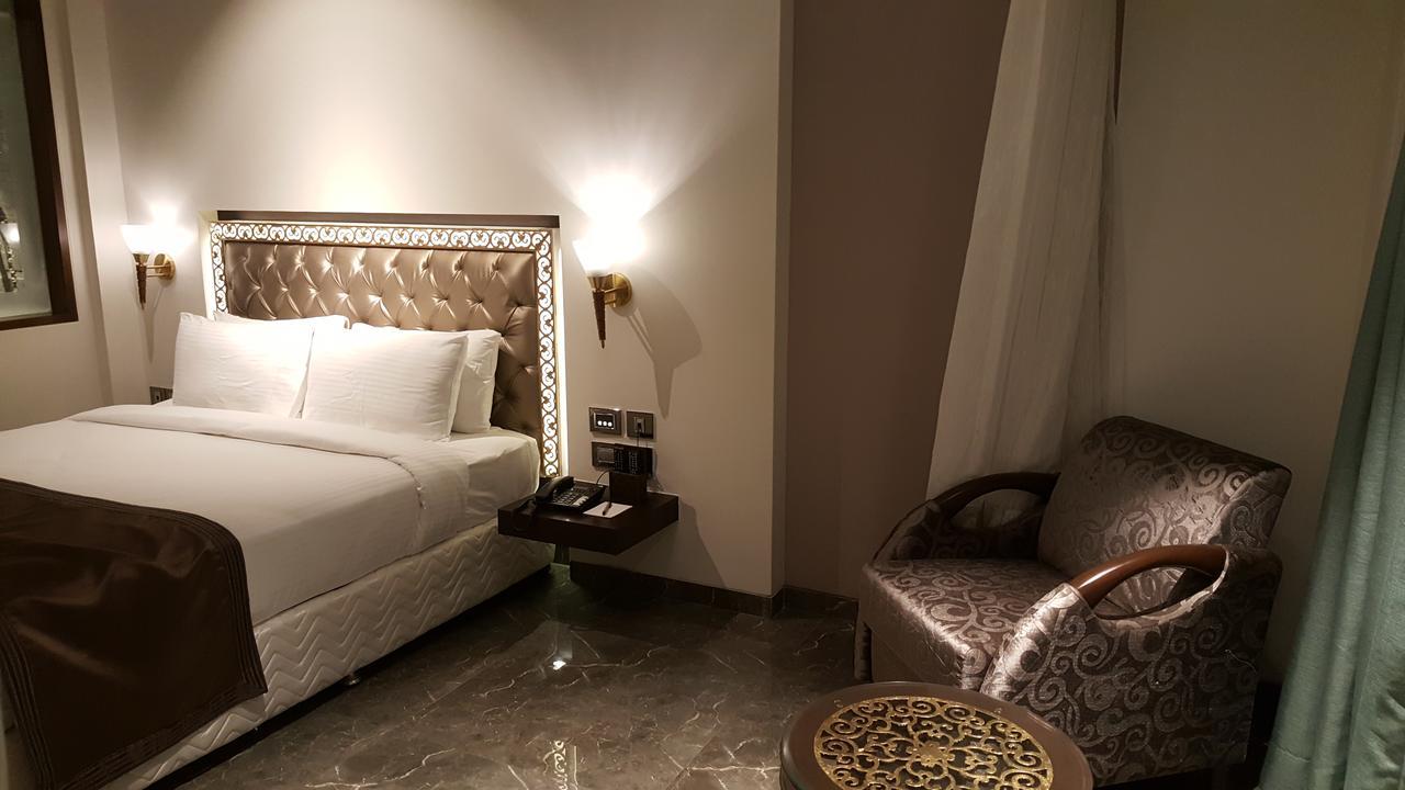 Hotel Peninsula Redpine Mumbai  Buitenkant foto