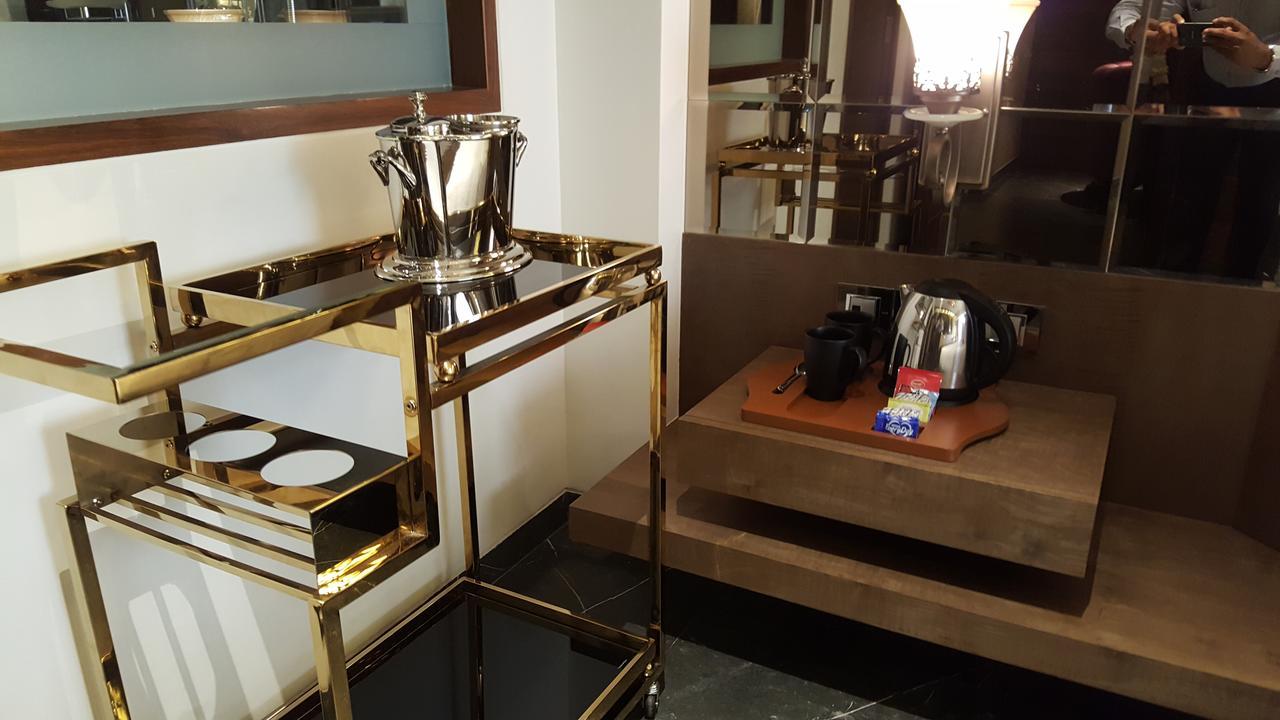 Hotel Peninsula Redpine Mumbai  Buitenkant foto