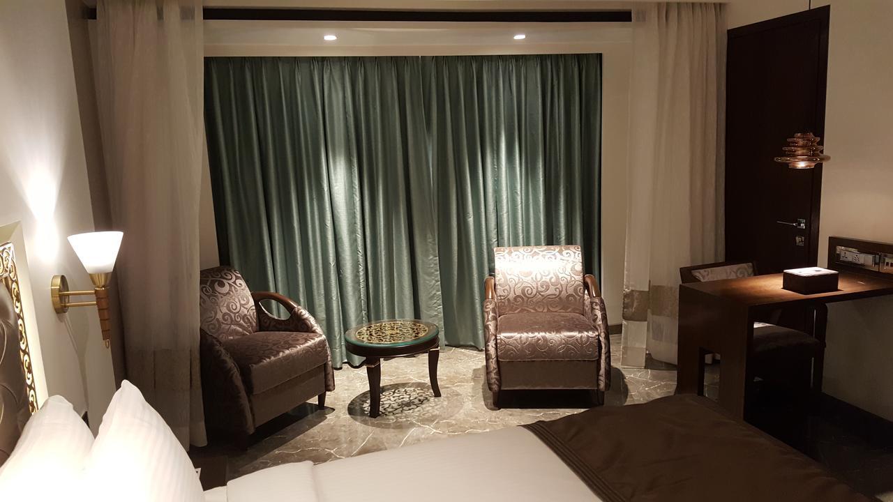 Hotel Peninsula Redpine Mumbai  Buitenkant foto