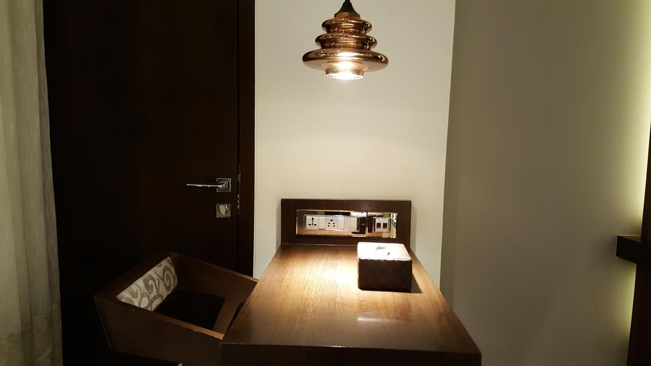 Hotel Peninsula Redpine Mumbai  Buitenkant foto