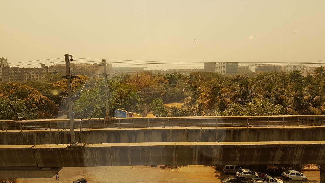 Hotel Peninsula Redpine Mumbai  Buitenkant foto