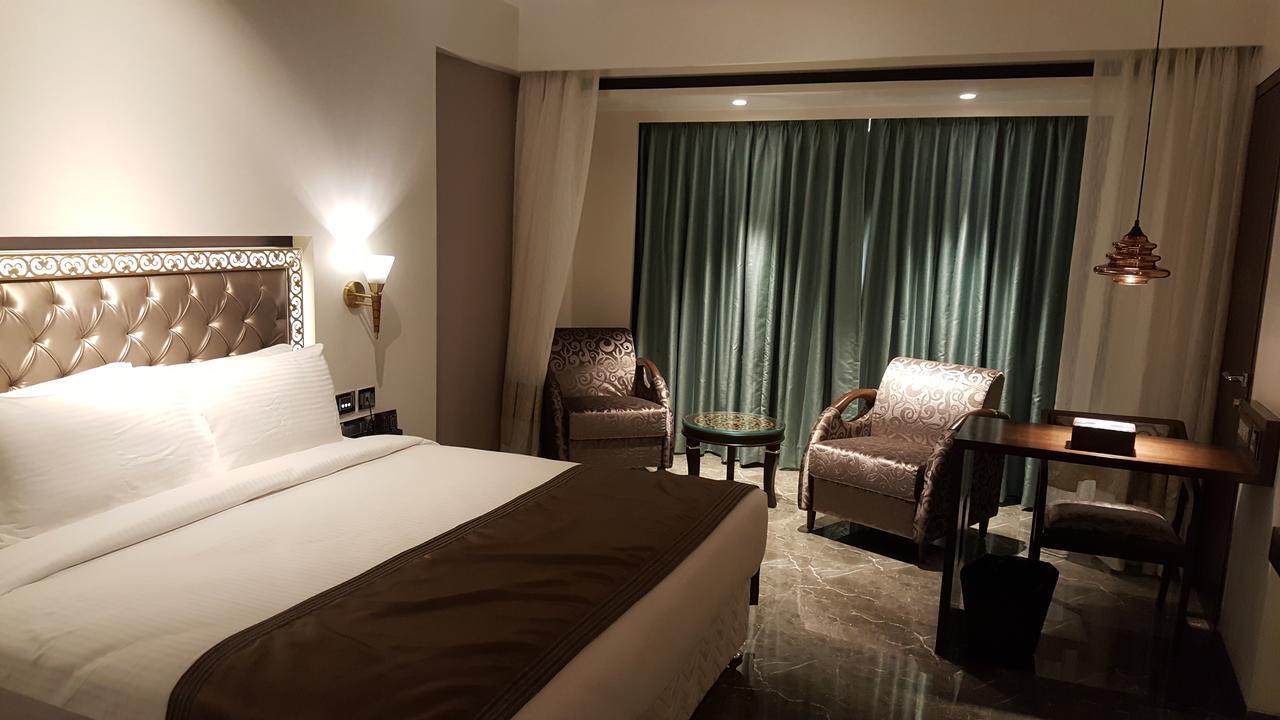 Hotel Peninsula Redpine Mumbai  Buitenkant foto