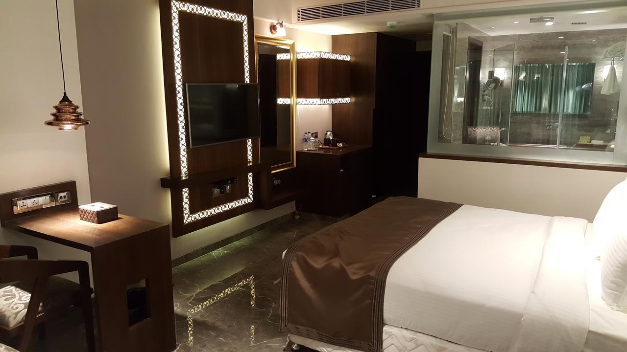 Hotel Peninsula Redpine Mumbai  Buitenkant foto