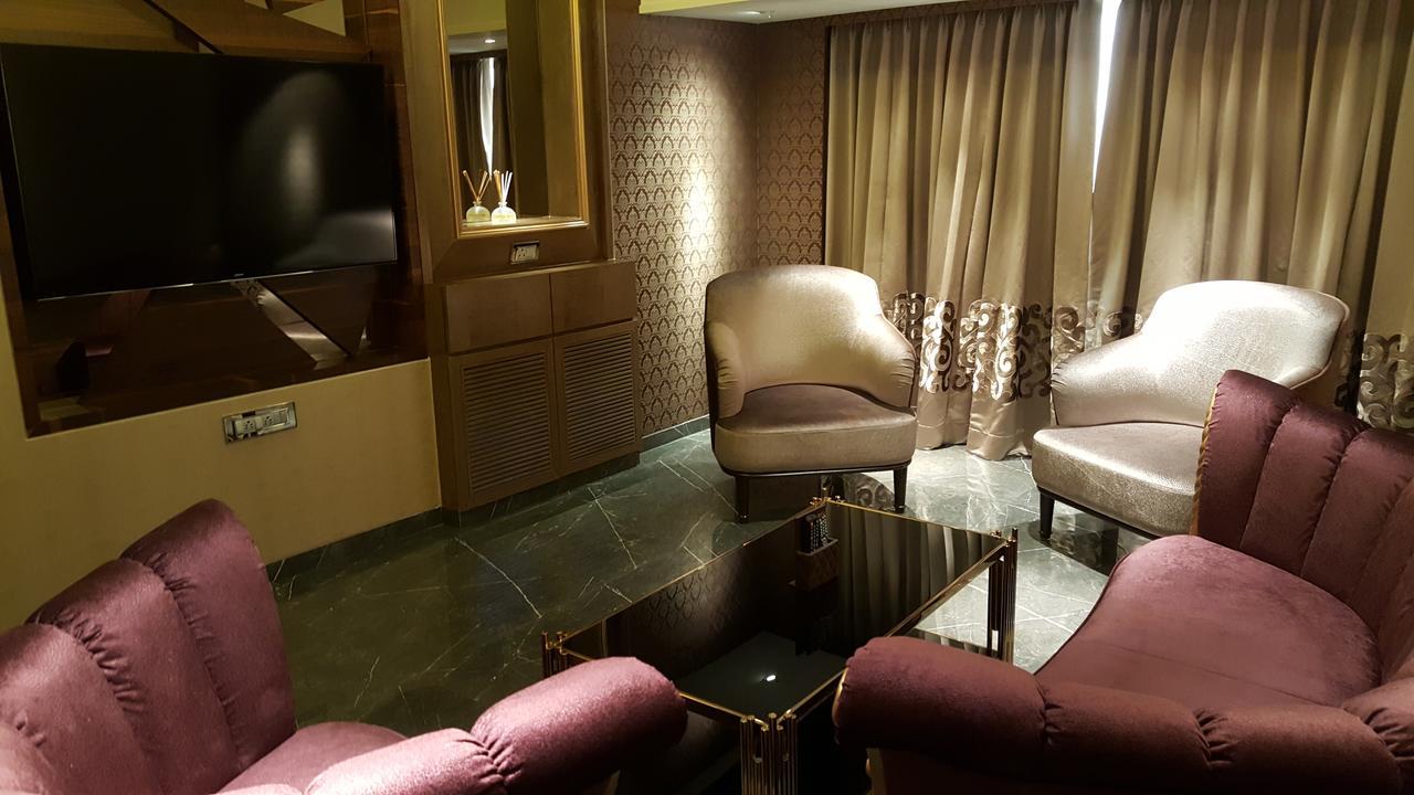 Hotel Peninsula Redpine Mumbai  Buitenkant foto
