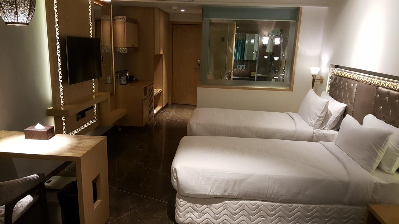 Hotel Peninsula Redpine Mumbai  Buitenkant foto